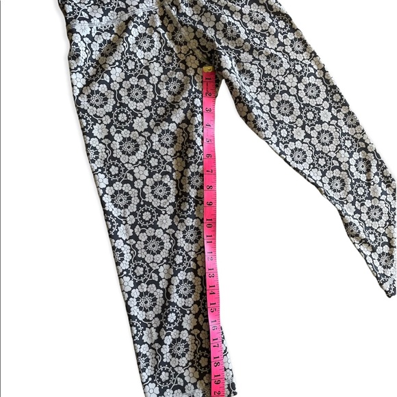 Lululemon Wunderunder Twiggy Crops - Picture 5 of 8